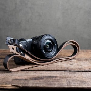 Hawkesmill-Kensington-Leather-Camera-Strap-Black-Rivet-Sony-2