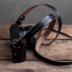 Hawkesmill-Kensington-Leather-Camera-Strap-Black-Rivet-Sony-4