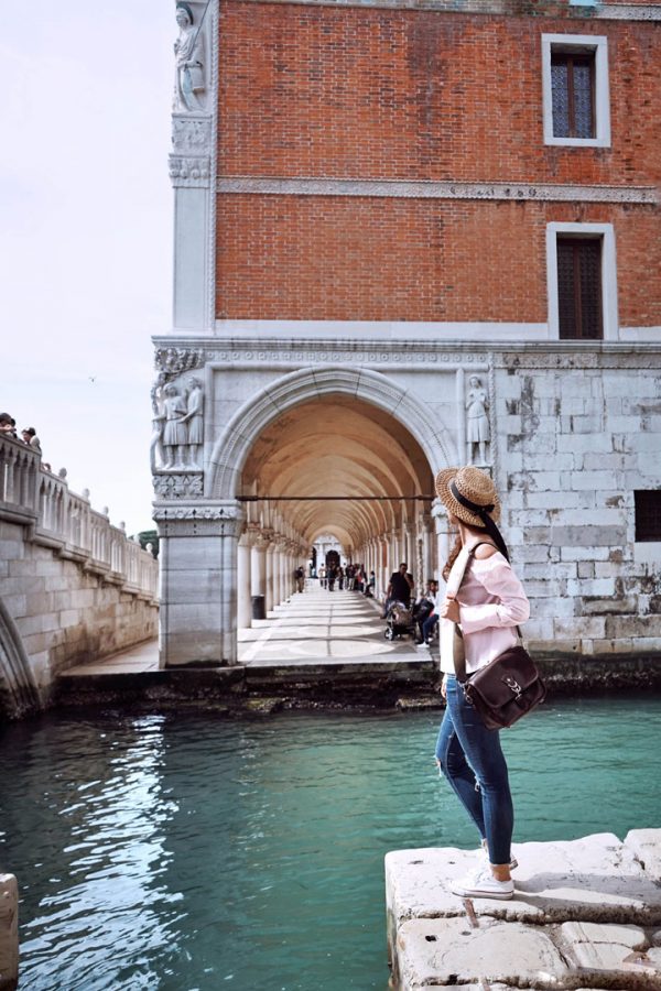Hawkesmill-Regent-Street-Leather-Camera-Bag-Venice