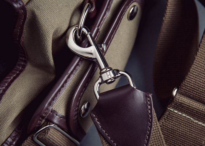 Hawkesmill-Camera-Messenger-Bag-Trigger-Hook-Up-Close